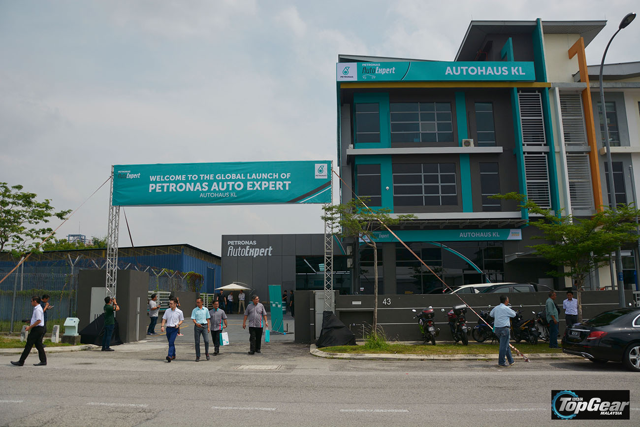 TopGear  Petronas launches first AutoExpert service centre